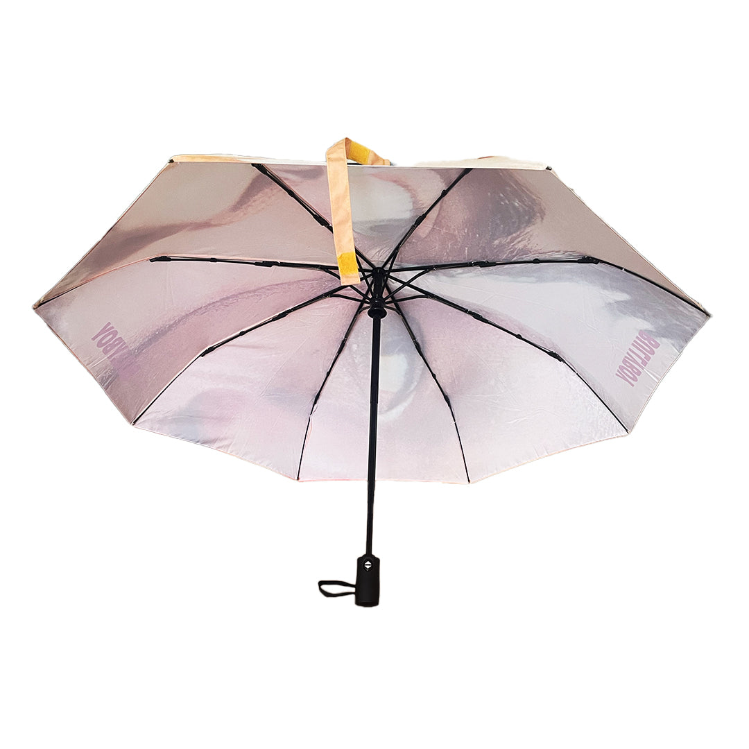 Eye To Eye umbrella, compact and folded, ideal for stylish streetwear fans